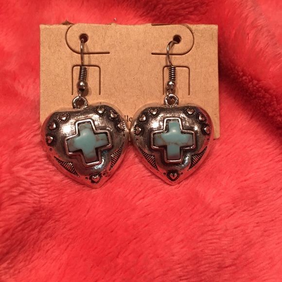 🆕Cute western heart earrings w/Cross NWT - Picture 4 of 5